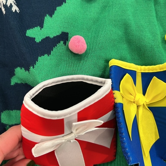 Tipsyelves christma sweater! New - Picture 2 of 7